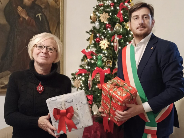 Foto Regalo sospeso - Sindaco Ciappi e Vicesindaca Masti
